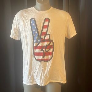 Delta soft Men’s graphic white T-shirt size XL